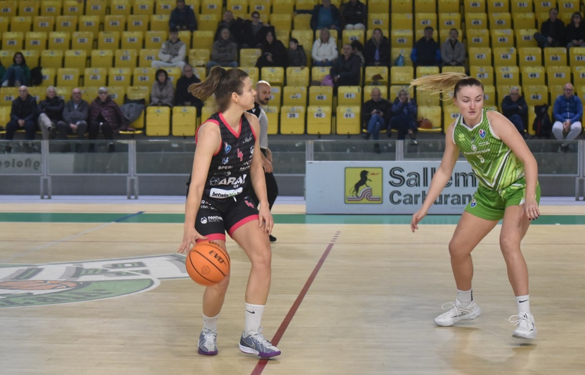 Le Panthers Roseto come un rullo compressore